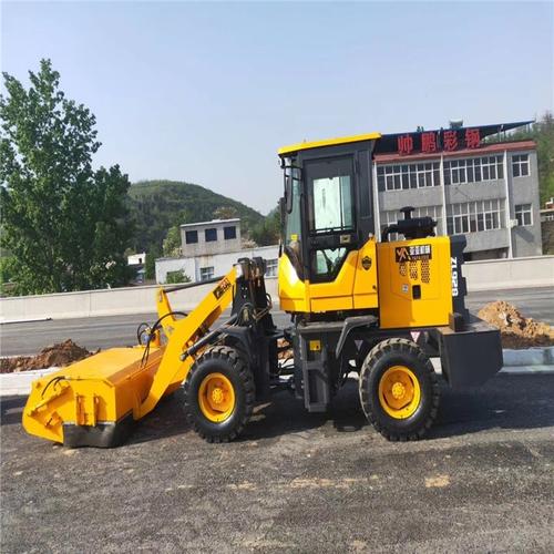 重慶山貓清掃車-工作方式簡(jiǎn)單實(shí)現(xiàn)道路施工清掃,港口,碼頭等場(chǎng)