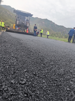 旗下營那支亥至紅召廟溝通村公路進入路面工程施工