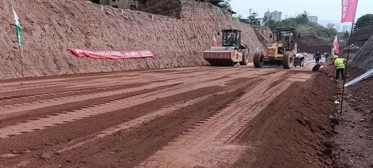 全省首個(gè)!納溪至赤水段公路改建工程采用路面新型材料